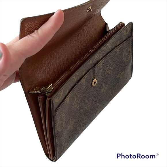 Authentic Louis Vuitton long wallet - Picture 10 of 15